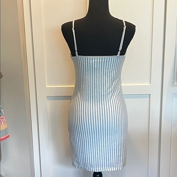 Princess Polly Blue and White Striped Dress Size 4 - Picture 8 of 10